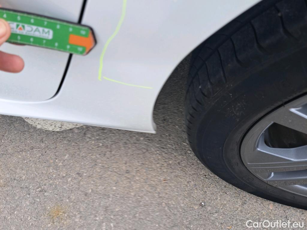  Peugeot  208 PEUGEOT  / 2019 / 5P / berlina con portón BlueHDi 73kW (100CV) Active Pack (AC) #5