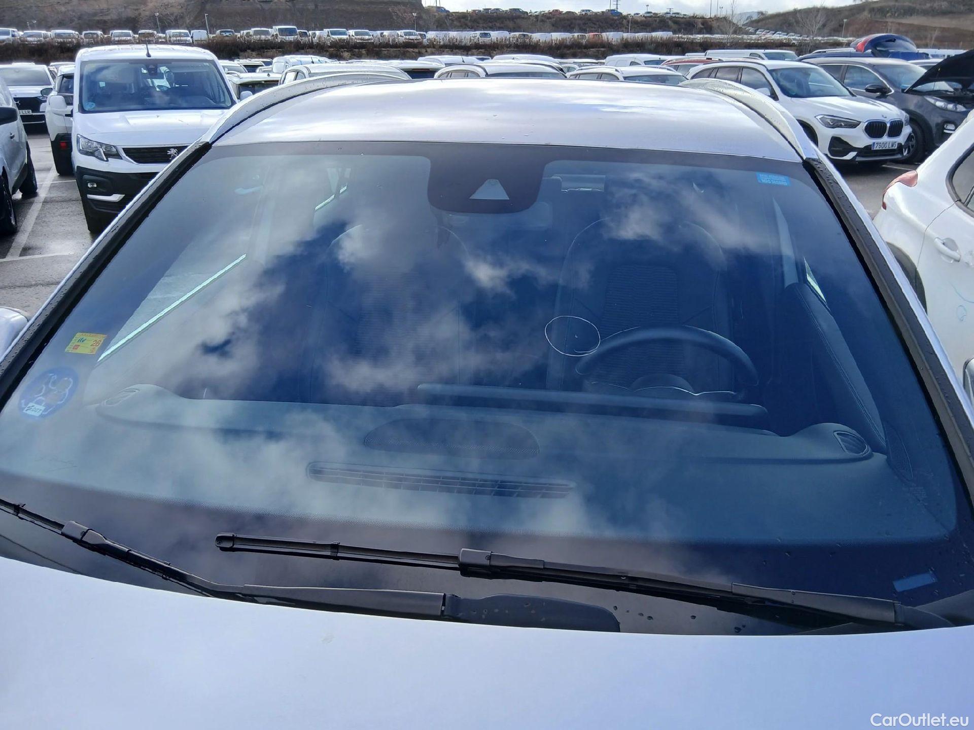  Mercedes  GLA MERCEDES-BENZ  / 2020 / 5P / todoterreno  250 e #2