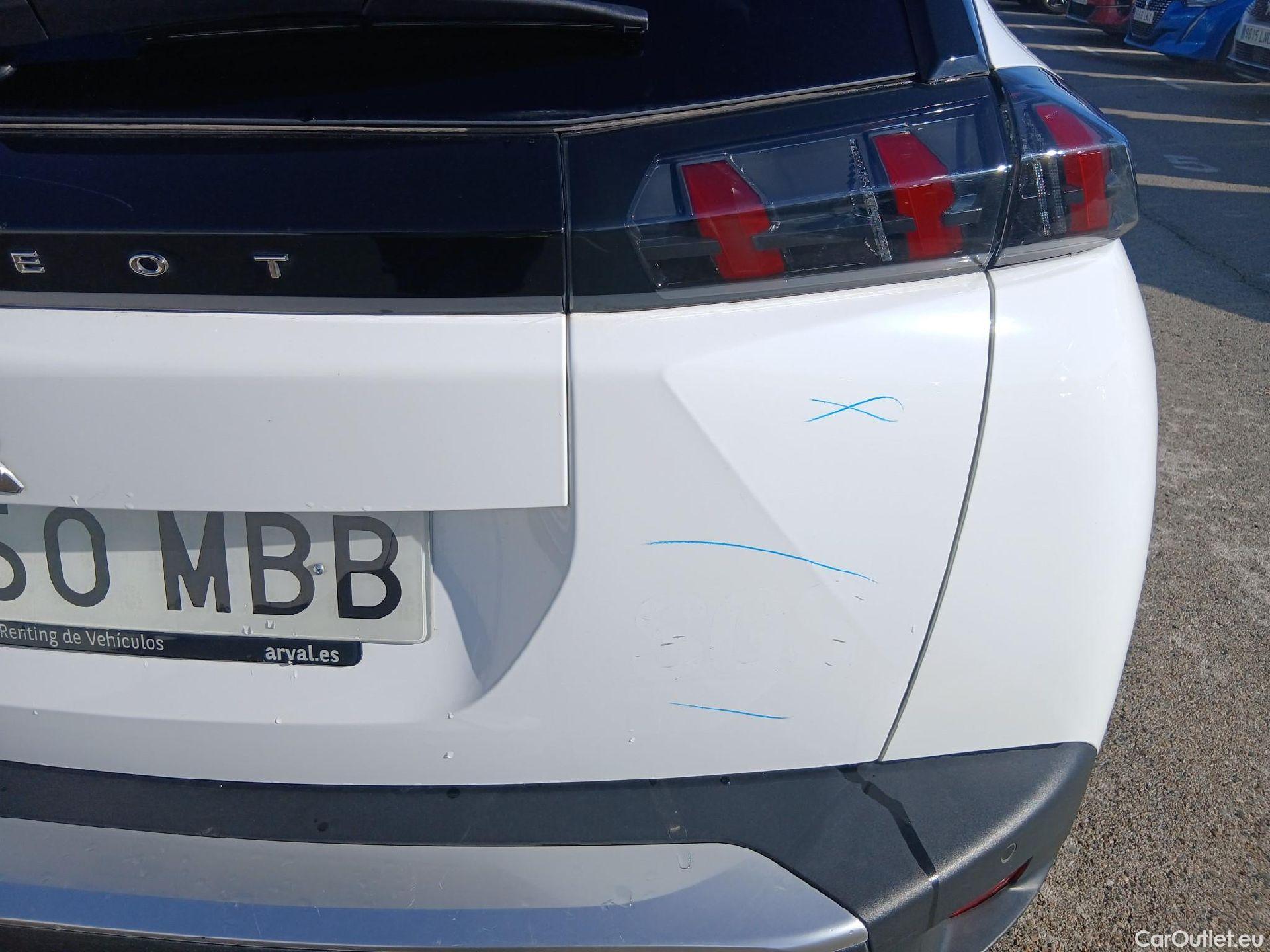  Peugeot  2008 PEUGEOT  / 2019 / 5P / todoterreno Allure BlueHDI 81kW (110CV) #19