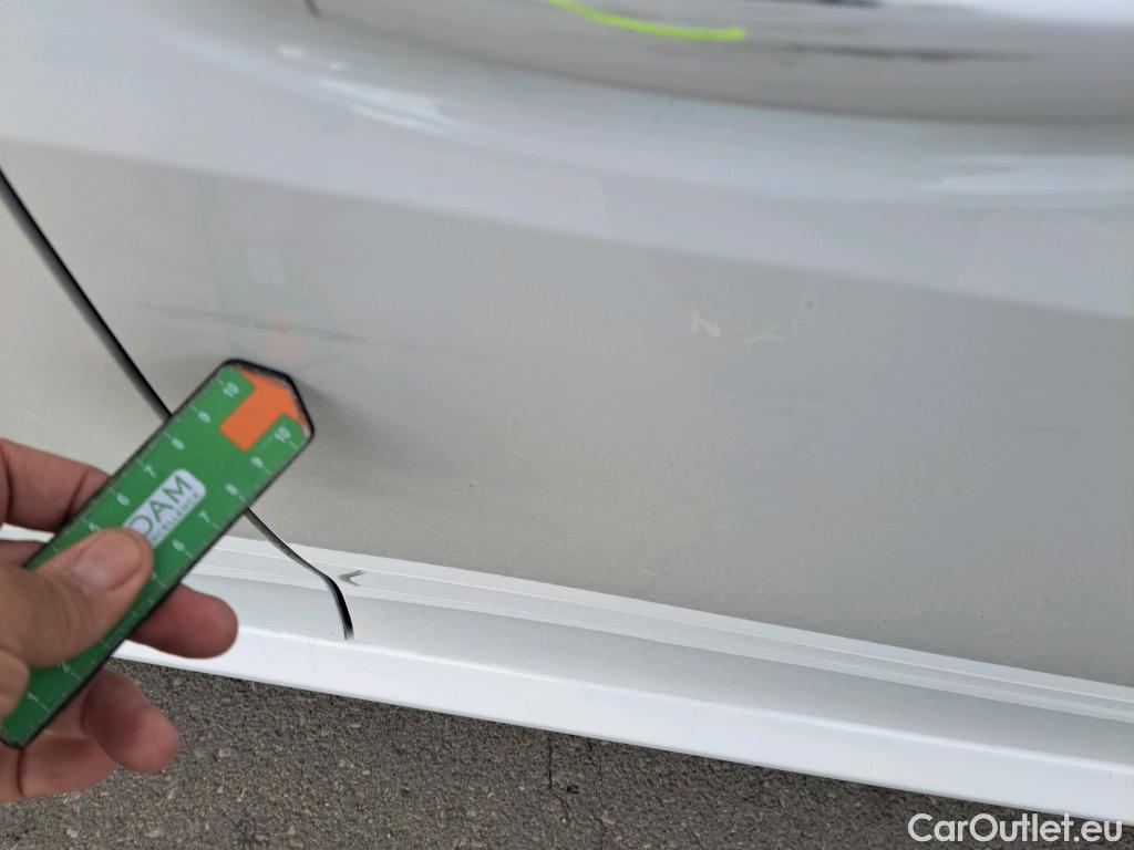  Peugeot  208 PEUGEOT  / 2019 / 5P / berlina con portón BlueHDi 73kW (100CV) Active Pack (AC) #3