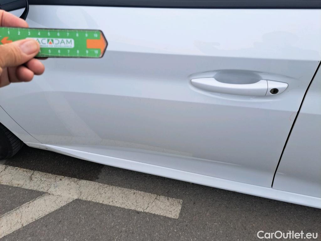  Peugeot  208 PEUGEOT  / 2019 / 5P / berlina con portón BlueHDi 73kW (100CV) Active Pack (AC) #23