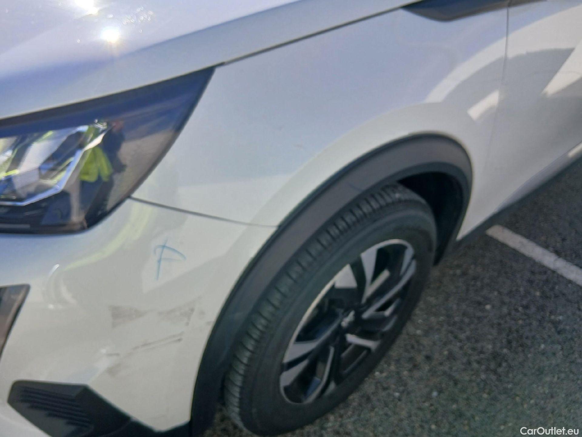  Peugeot  2008 PEUGEOT  / 2019 / 5P / todoterreno Allure BlueHDI 81kW (110CV) #7