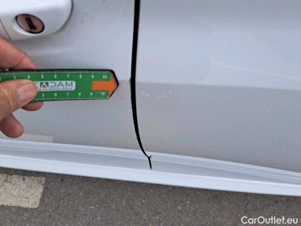  Peugeot  208 PEUGEOT  / 2019 / 5P / berlina con portón BlueHDi 73kW (100CV) Active Pack (AC) #24