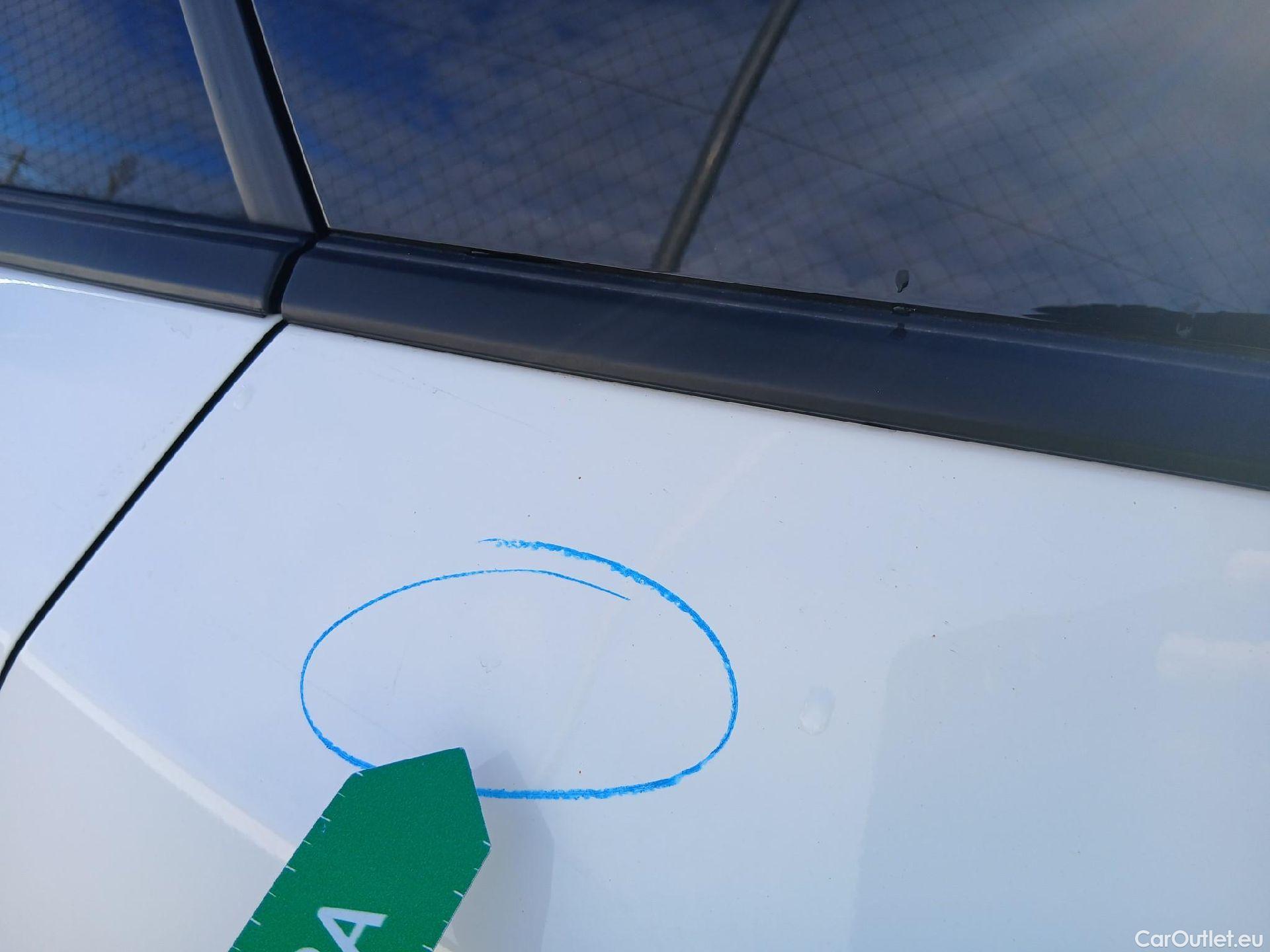  Peugeot  2008 PEUGEOT  / 2019 / 5P / todoterreno Allure BlueHDI 81kW (110CV) #15