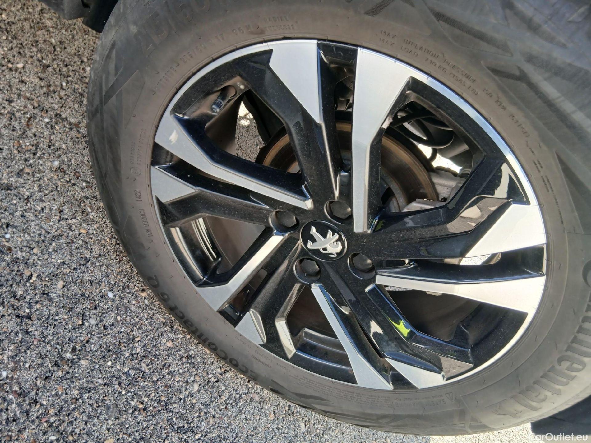  Peugeot  2008 PEUGEOT  / 2019 / 5P / todoterreno Allure BlueHDI 81kW (110CV) #4