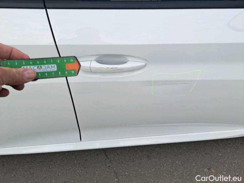  Peugeot  208 PEUGEOT  / 2019 / 5P / berlina con portón BlueHDi 73kW (100CV) Active Pack (AC) #21