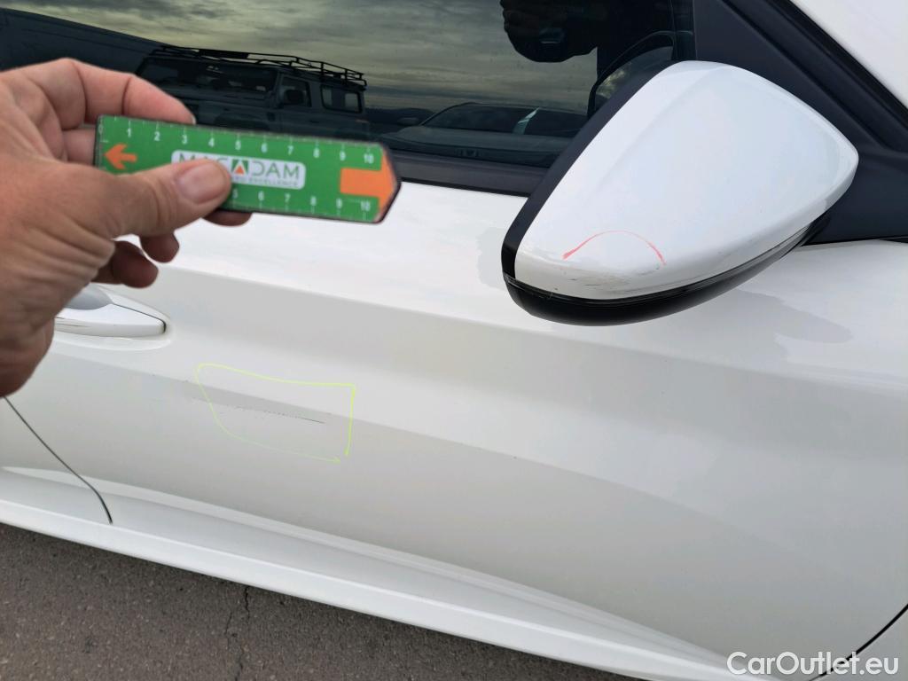  Peugeot  208 PEUGEOT  / 2019 / 5P / berlina con portón BlueHDi 73kW (100CV) Active Pack (AC) #17