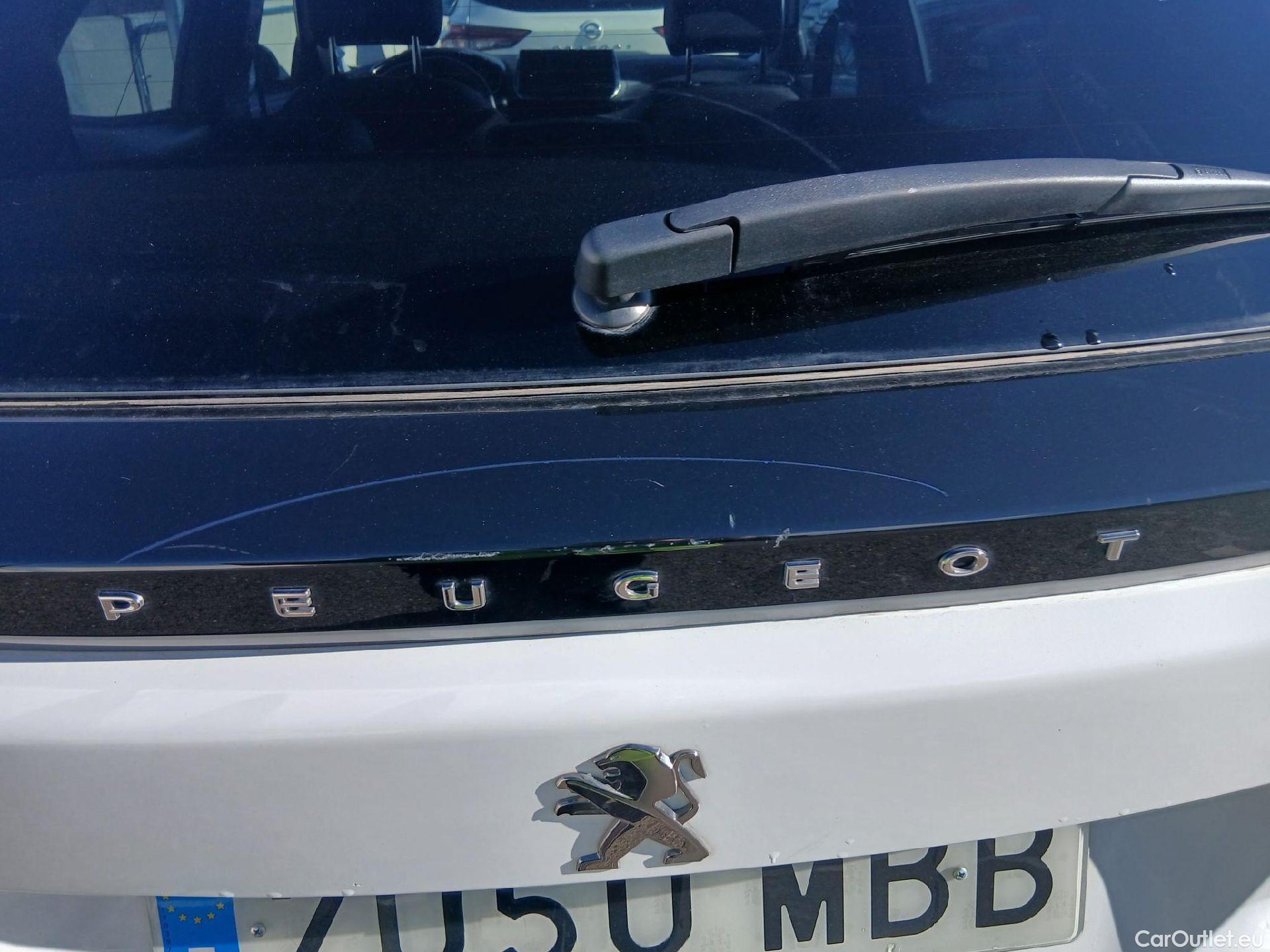  Peugeot  2008 PEUGEOT  / 2019 / 5P / todoterreno Allure BlueHDI 81kW (110CV) #17