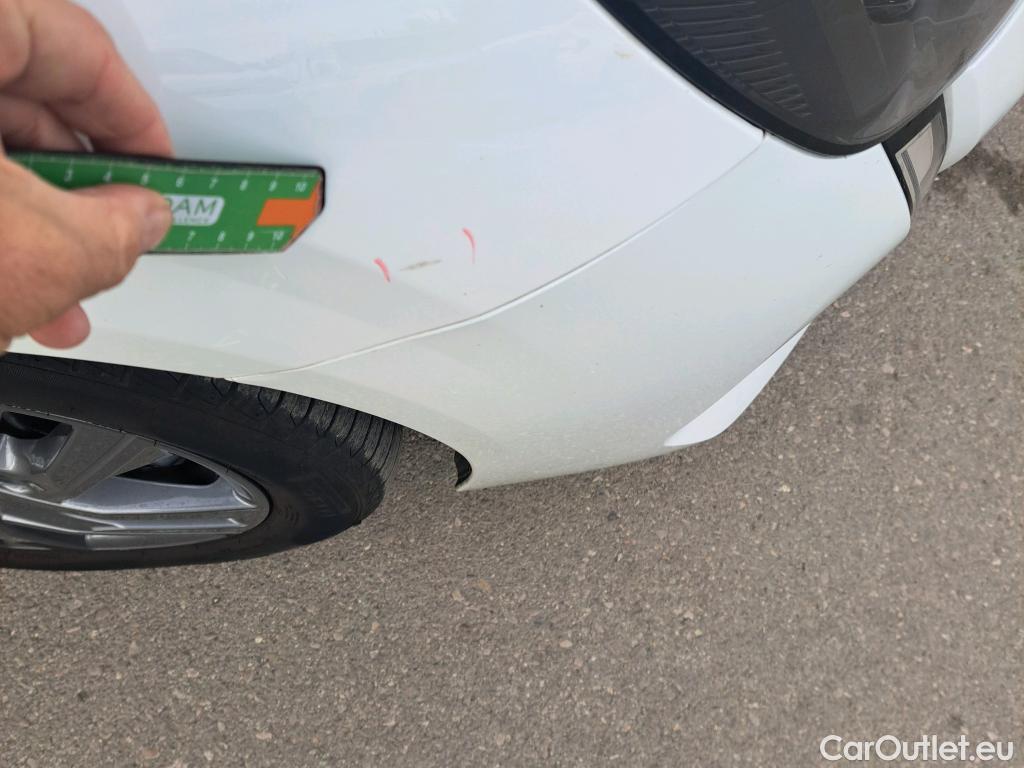  Peugeot  208 PEUGEOT  / 2019 / 5P / berlina con portón BlueHDi 73kW (100CV) Active Pack (AC) #31