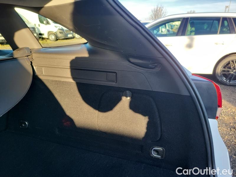  Opel  Astra  K Sports Tourer (2015) ST 1.5CDTi 77 Edition 5d #17