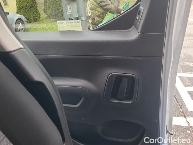  Opel  Combo  Life (E)  (2018) C.Life 1.5CDTI 96 Elegance+ #20