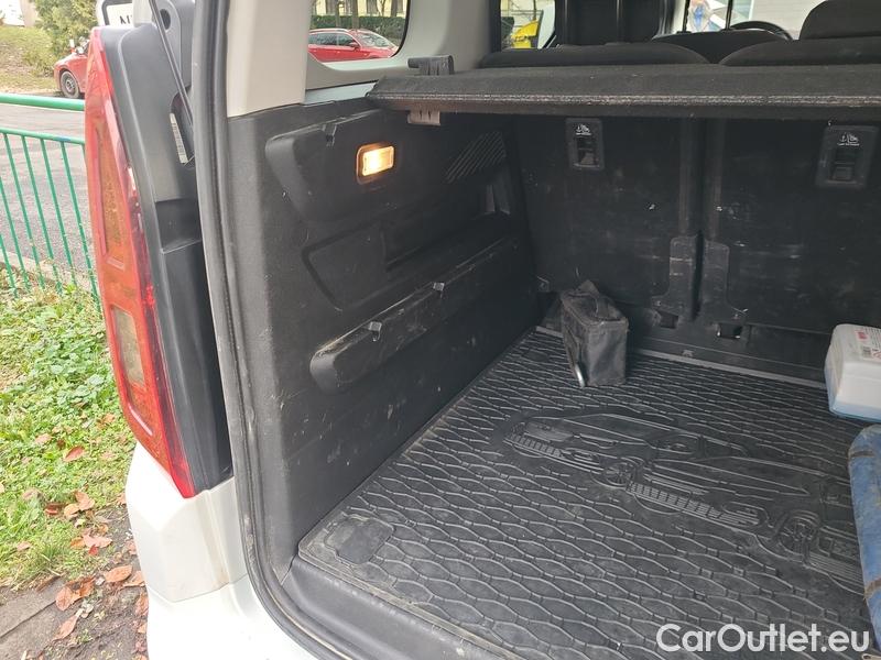  Opel  Combo  Life (E)  (2018) C.Life 1.5CDTI 96 Elegance+ #26