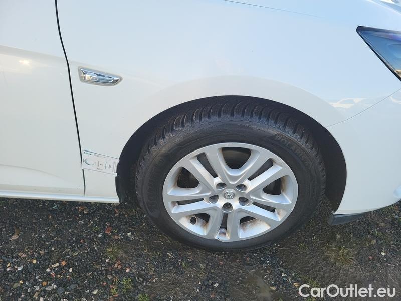  Opel  Astra  K Sports Tourer (2015) ST 1.5CDTi 77 Edition 5d #23