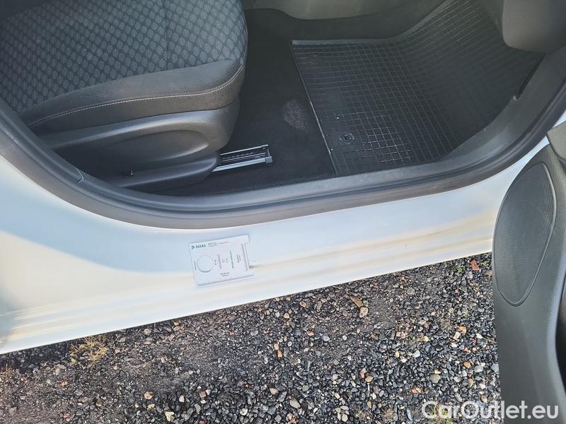  Opel  Astra  K Sports Tourer (2015) ST 1.5CDTi 77 Edition 5d #24