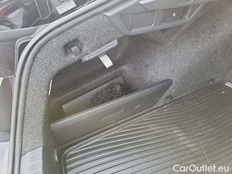  Skoda  Octavia  Lim. (NX3)(2020) Oct. 2.0TDI 110 Style 5d #9