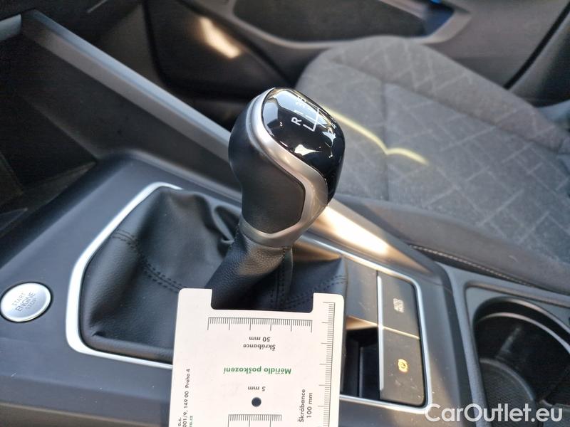  Volkswagen  Golf  VIII (CD1) (2019) Var.1.0TSI 81 Life 5d #5