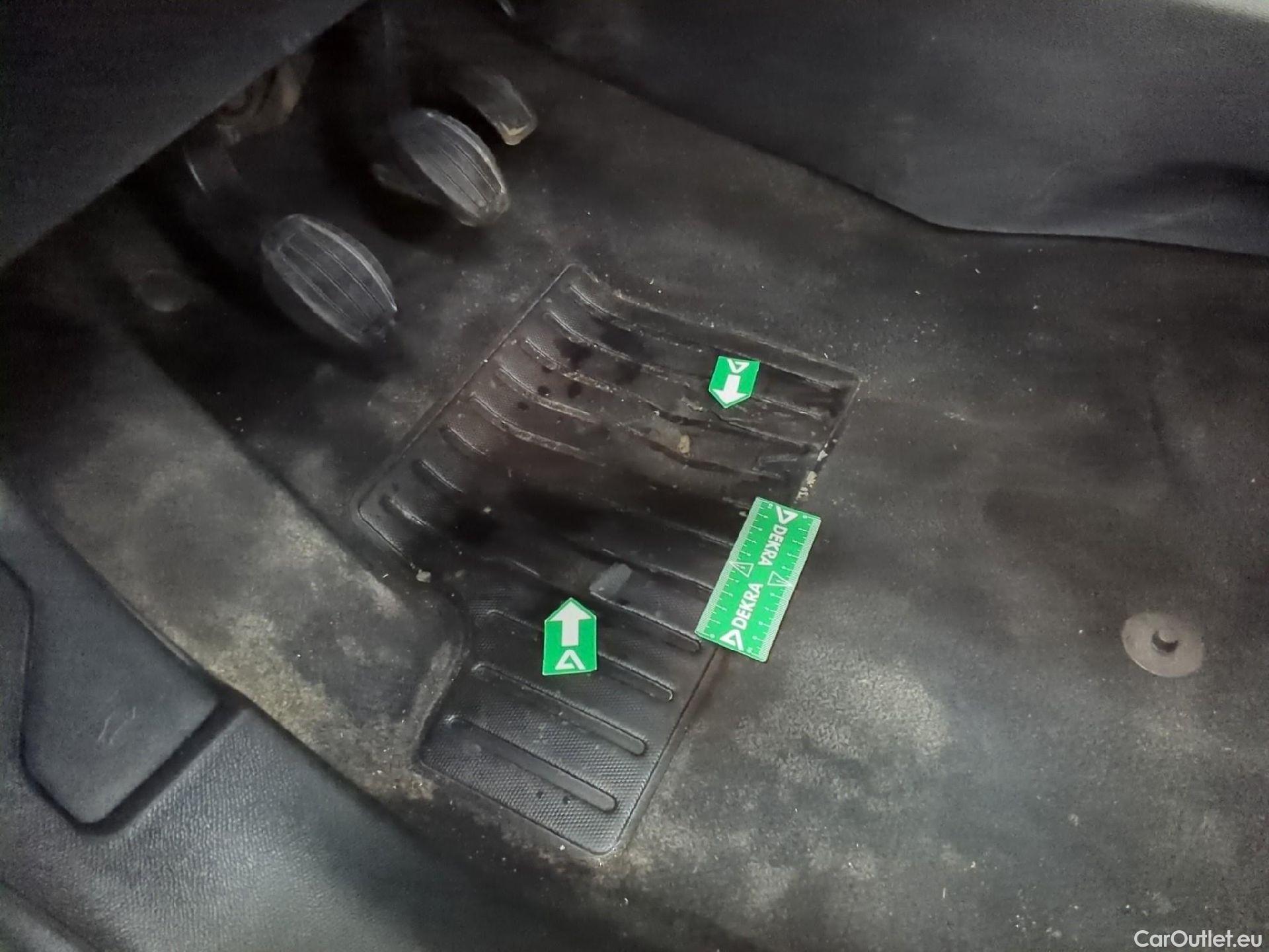  Peugeot  208  Premium 1.2 PureTech 75CV BVM5 E6d #3