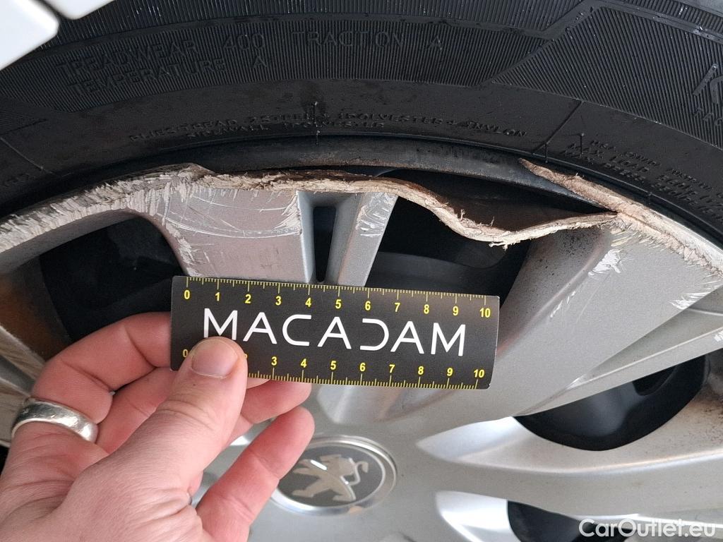  Peugeot  208  Affaire Premium 1.5 HDi 100CV BVM5 E6dT #25