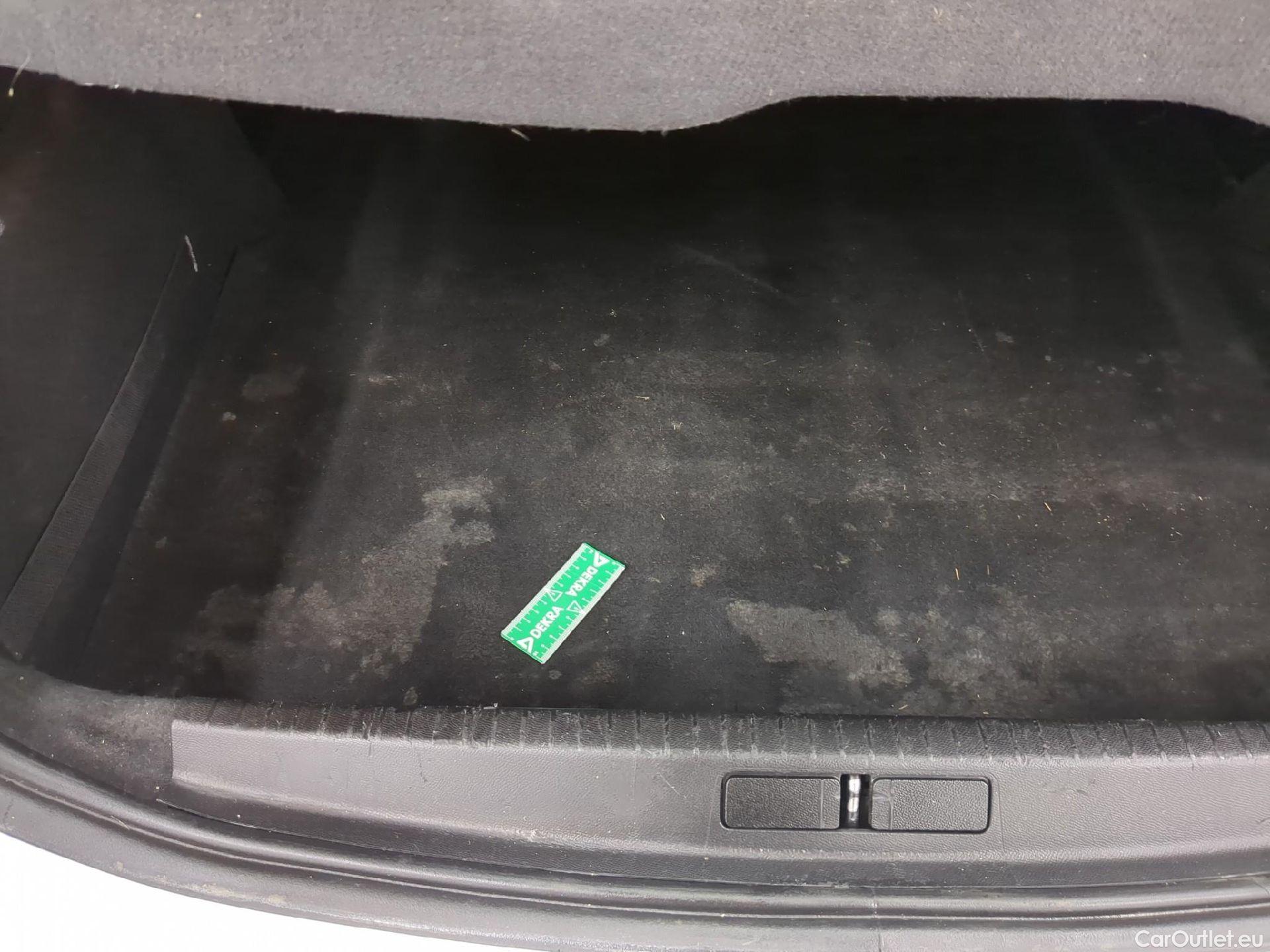  Peugeot  208  Premium 1.2 PureTech 75CV BVM5 E6d #5