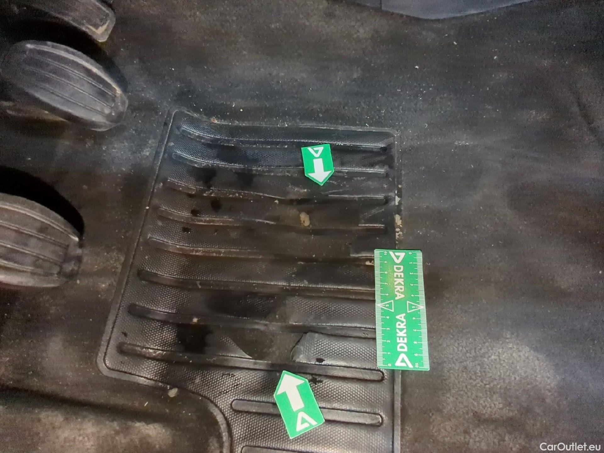  Peugeot  208  Premium 1.2 PureTech 75CV BVM5 E6d #1