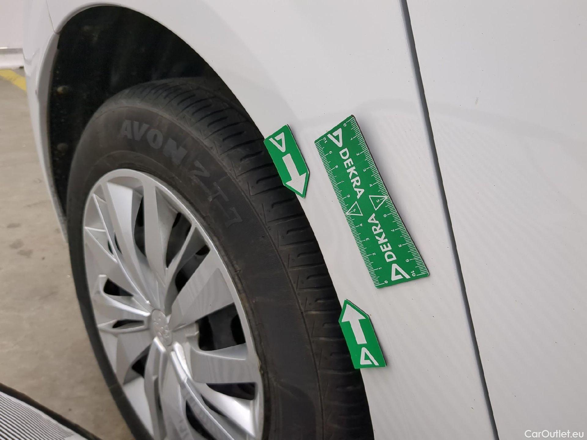  Peugeot  208  Premium 1.2 PureTech 75CV BVM5 E6d #7