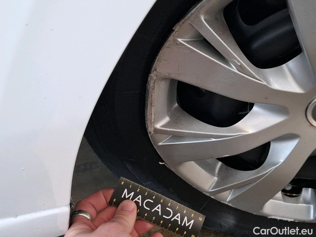  Peugeot  208  Affaire Premium 1.5 HDi 100CV BVM5 E6dT #31