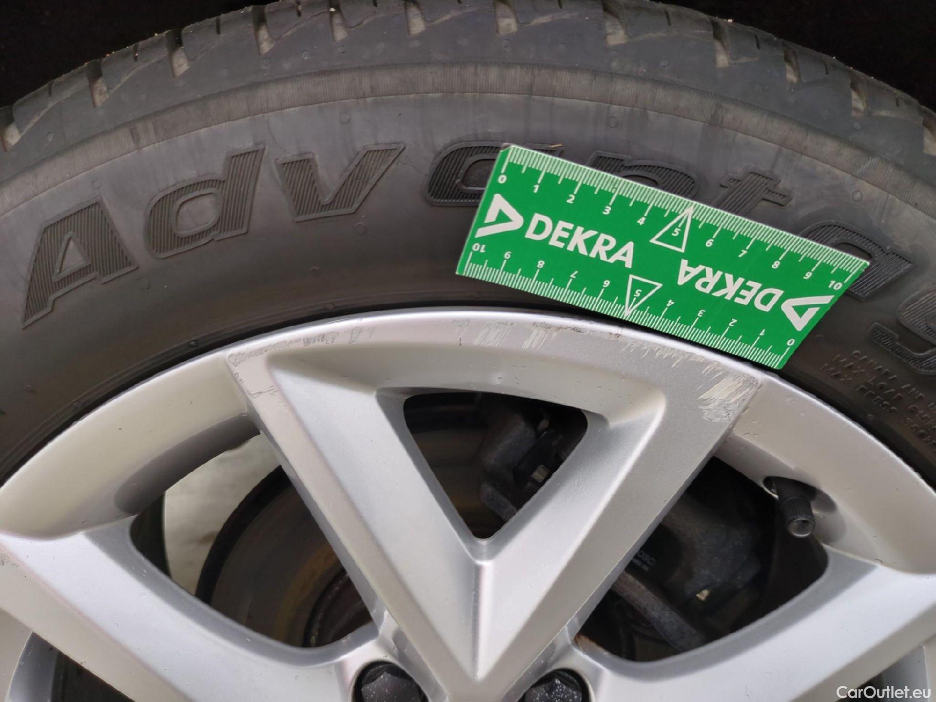  Seat  Leon SEAT  / 2020 / 5P / Berline 1.0 eTSI 110 DSG S&S Style Business #39