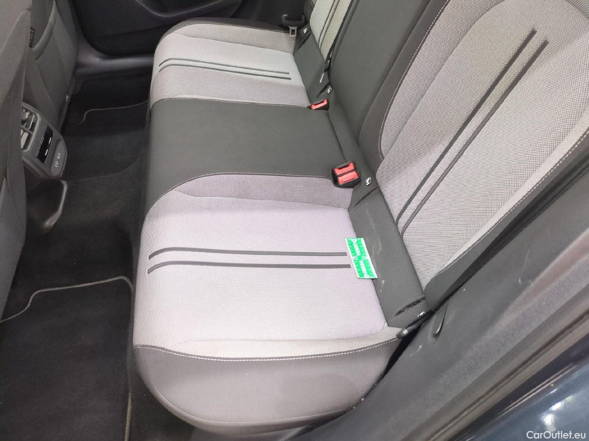  Seat  Leon SEAT  / 2020 / 5P / Berline 1.0 eTSI 110 DSG S&S Style Business #8