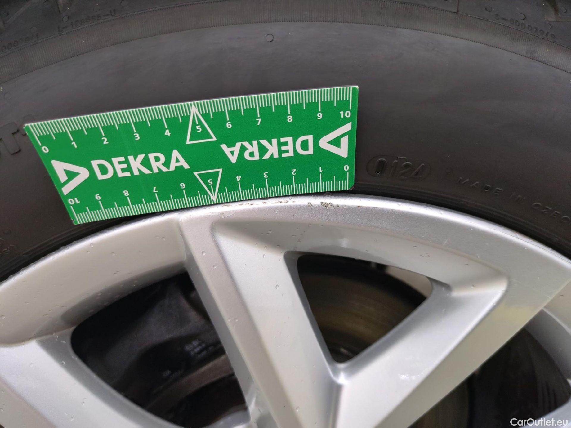  Seat  Leon SEAT  / 2020 / 5P / Berline 1.0 eTSI 110 DSG S&S Style Business #32