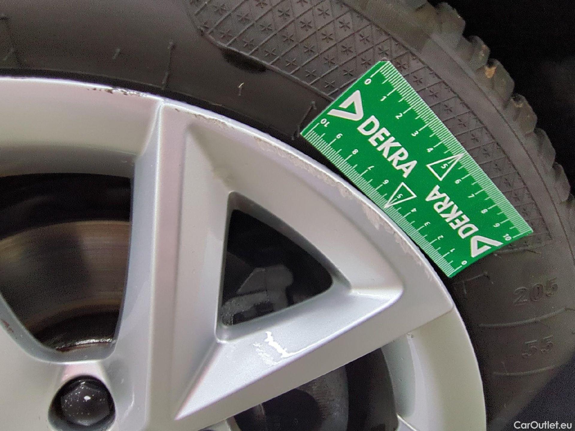  Seat  Leon SEAT  / 2020 / 5P / Berline 1.0 eTSI 110 DSG S&S Style Business #41