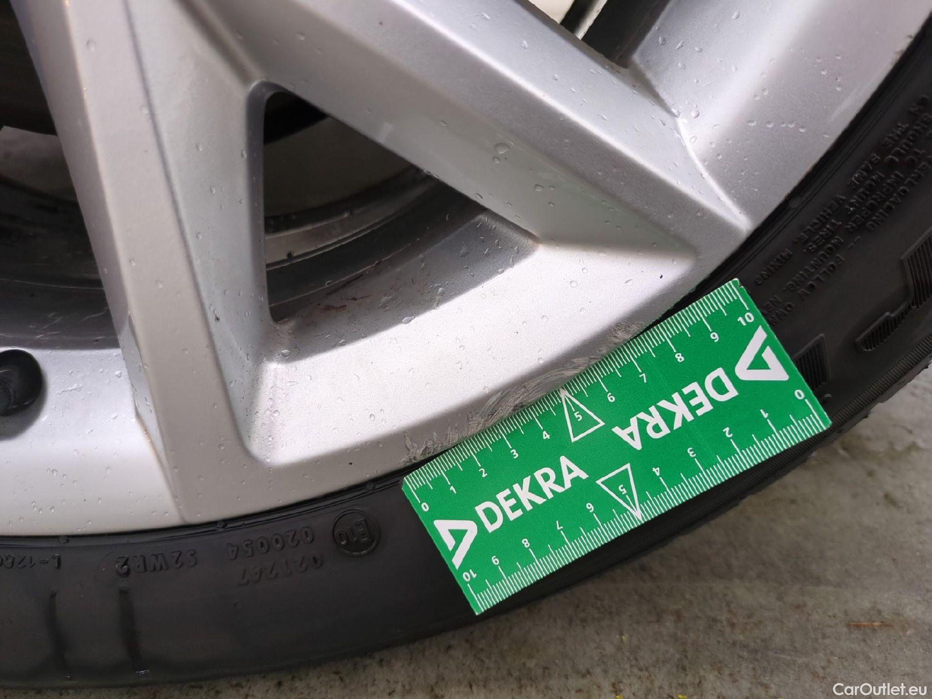  Seat  Leon SEAT  / 2020 / 5P / Berline 1.0 eTSI 110 DSG S&S Style Business #30