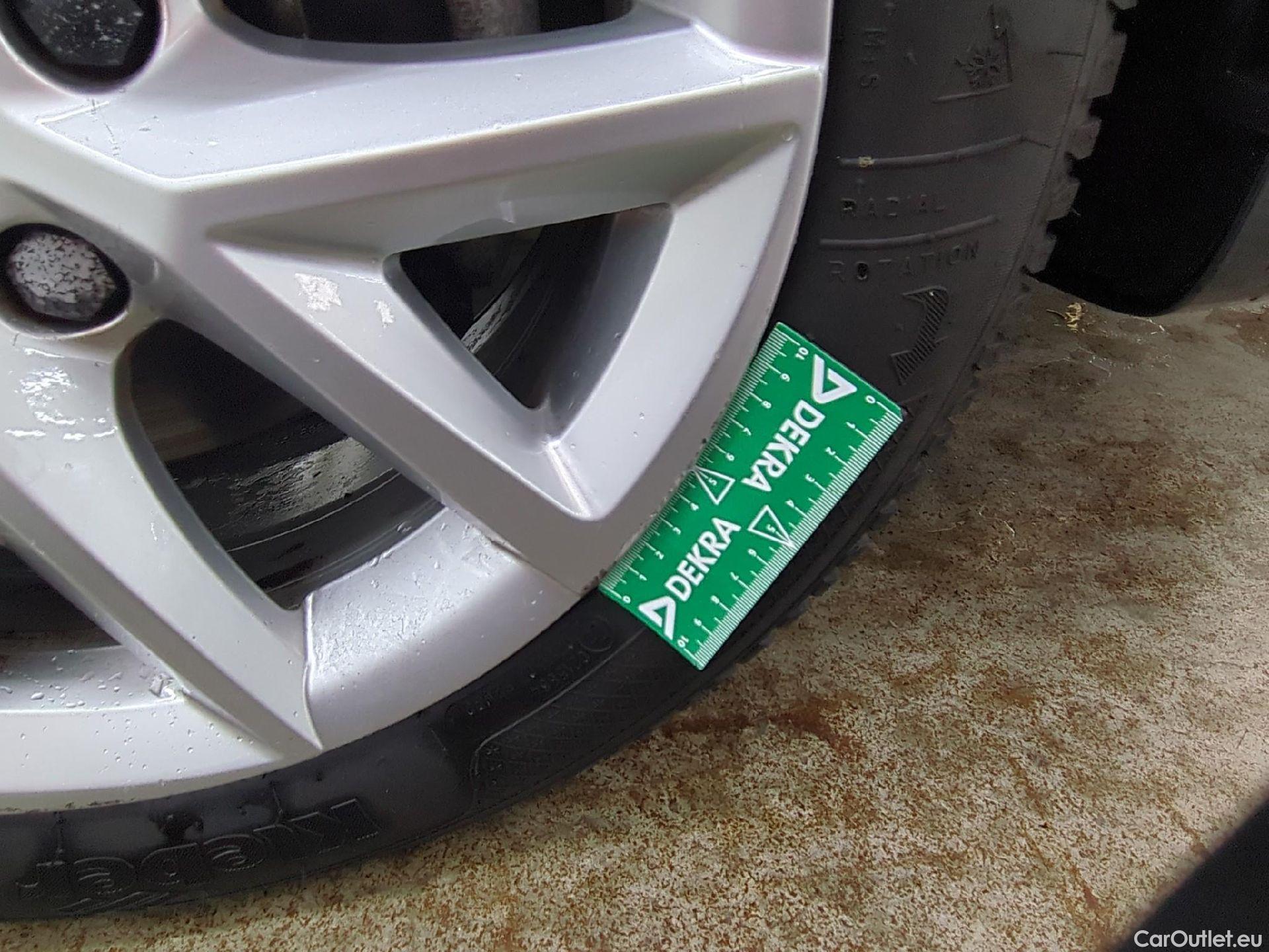  Seat  Leon SEAT  / 2020 / 5P / Berline 1.0 eTSI 110 DSG S&S Style Business #43