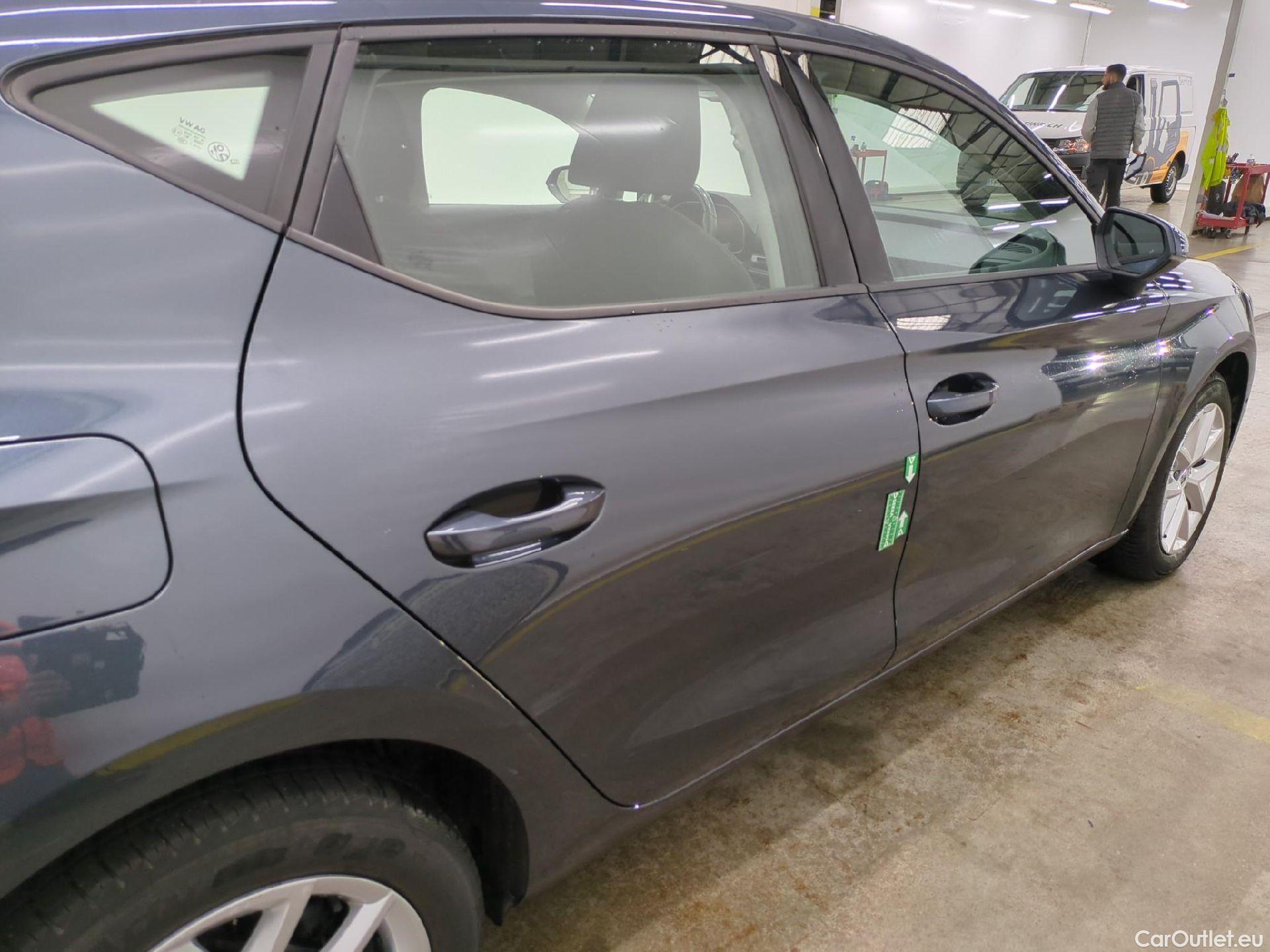  Seat  Leon SEAT  / 2020 / 5P / Berline 1.0 eTSI 110 DSG S&S Style Business #48