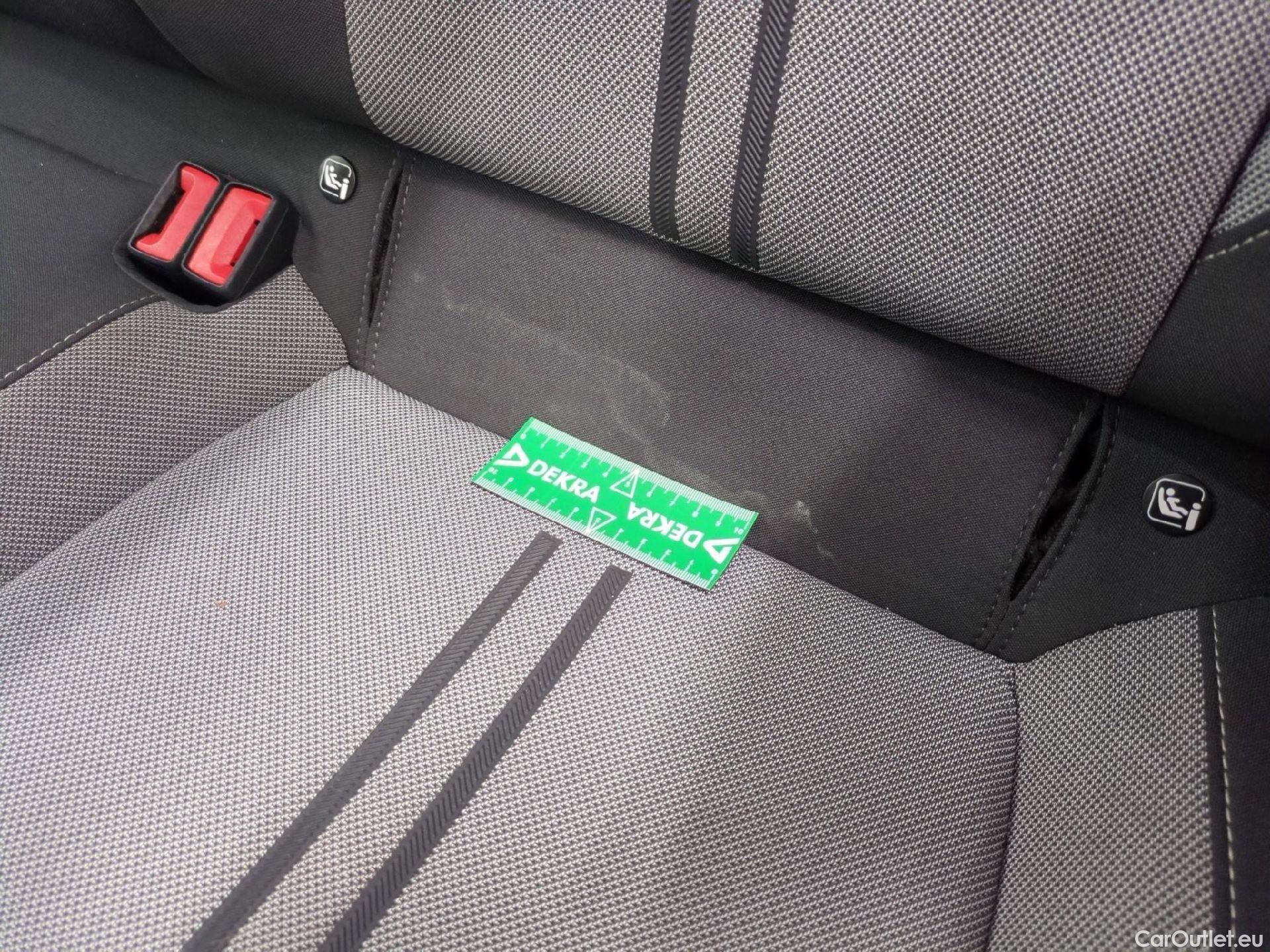  Seat  Leon SEAT  / 2020 / 5P / Berline 1.0 eTSI 110 DSG S&S Style Business #4