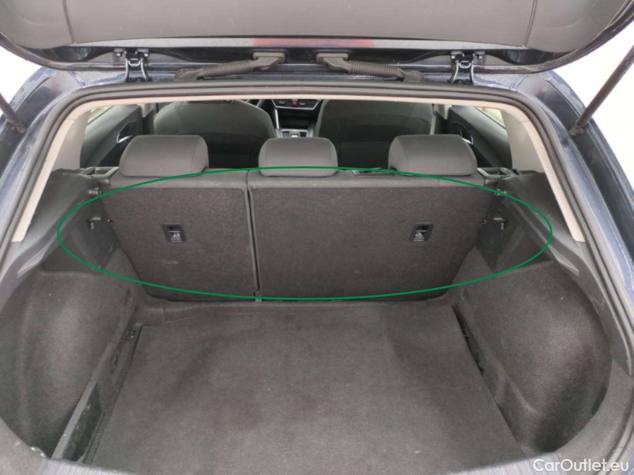  Seat  Leon SEAT  / 2020 / 5P / Berline 1.0 eTSI 110 DSG S&S Style Business #9