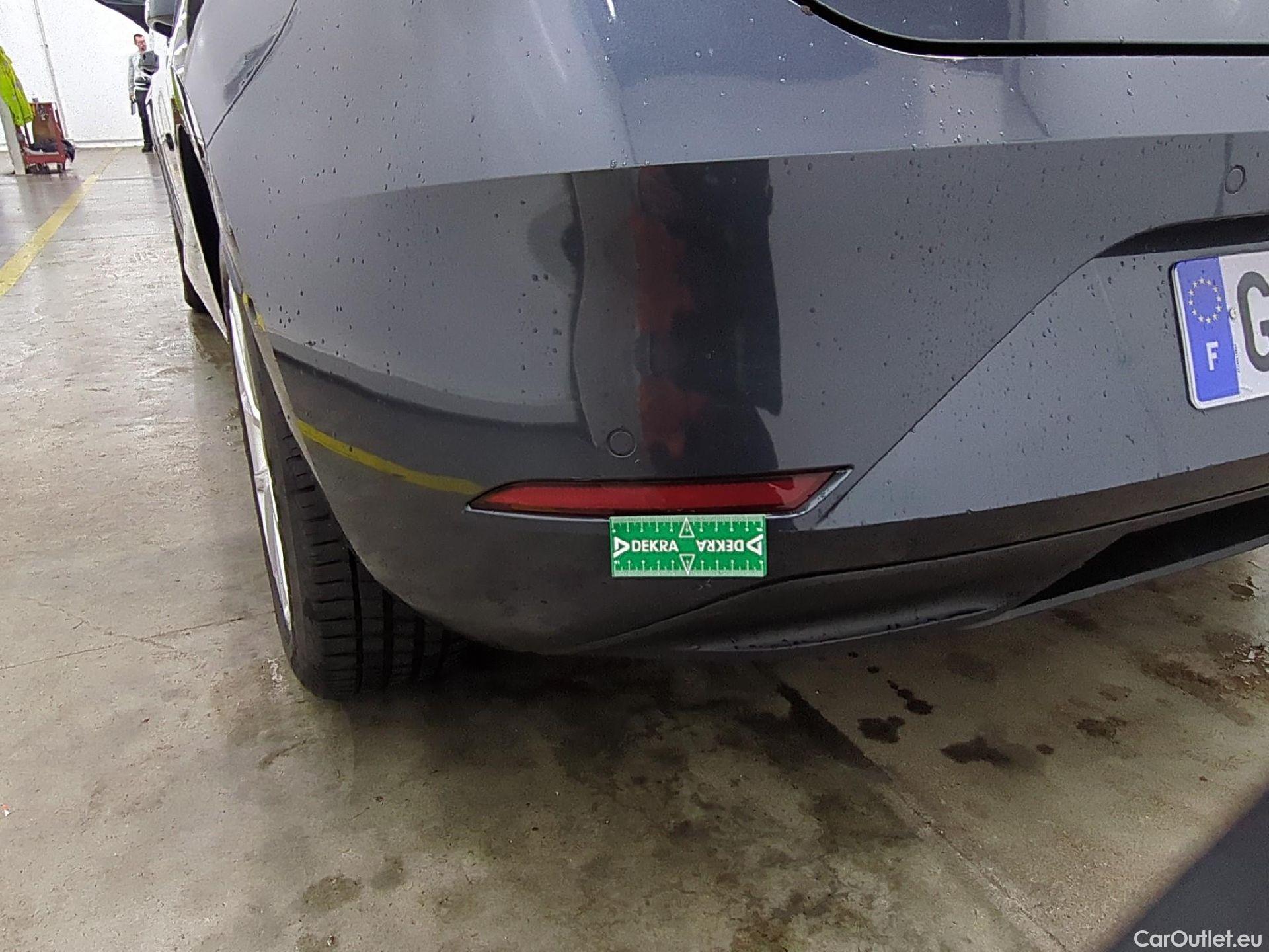  Seat  Leon SEAT  / 2020 / 5P / Berline 1.0 eTSI 110 DSG S&S Style Business #44