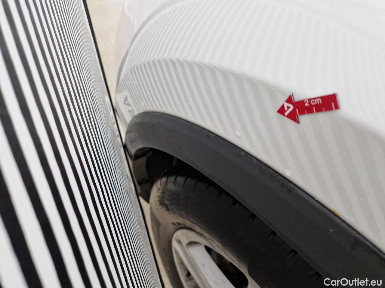  Toyota  C-HR 1.8 HSD C-enter #1