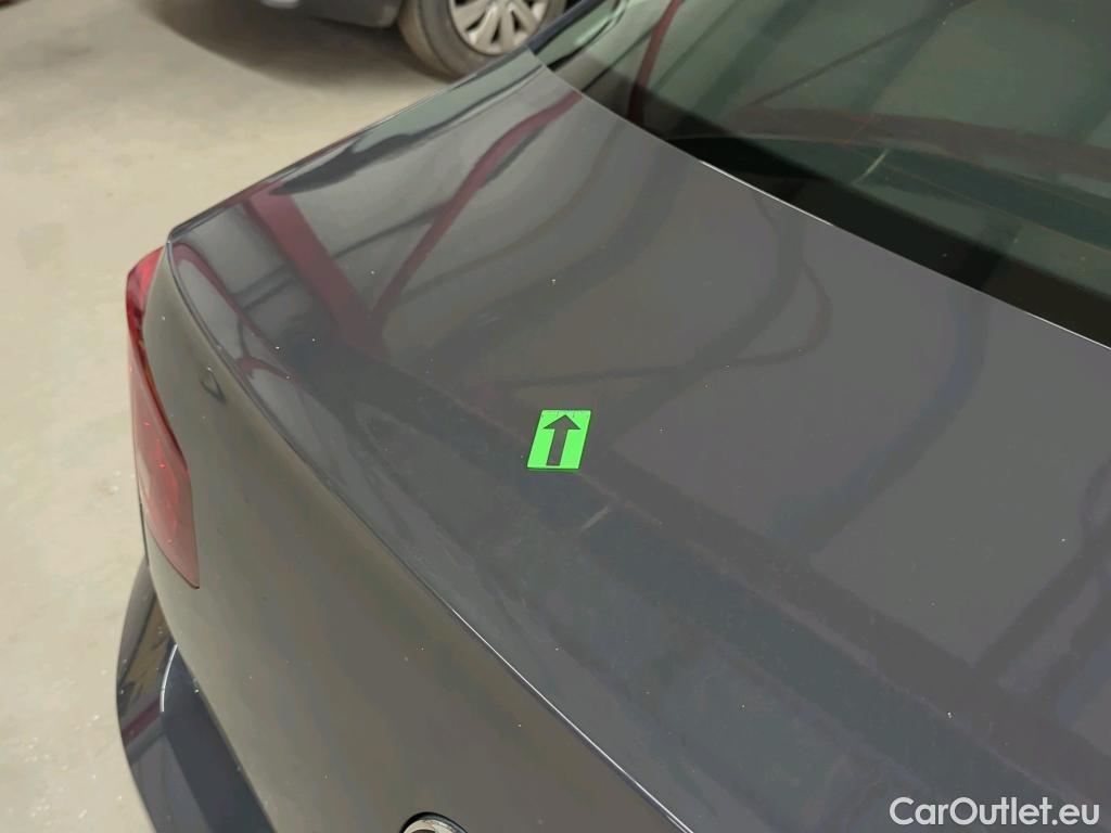  Volkswagen  Passat Comfortline 2.0 TDI DSG 150 CP #9