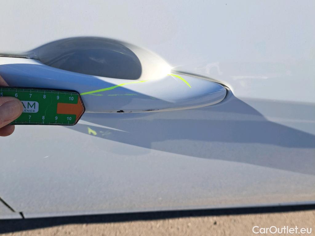  Nissan  Micra NISSAN  / 2017 / 5P / berlina con portón IG-T 68 kW (92 CV) E6D-F Acenta Sprint #42