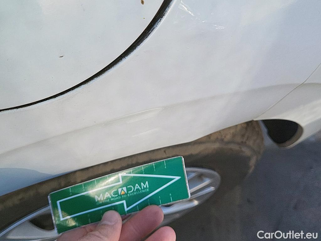  Peugeot  208 PEUGEOT  / 2019 / 5P / berlina con portón BlueHDi 73kW (100CV) Active #9