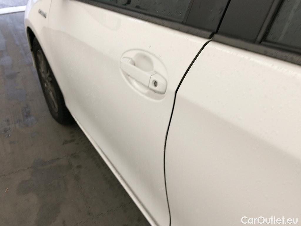  Toyota  Yaris TOYOTA  / 2017 / 5P / berlina con portón 1.5 100H Active #13