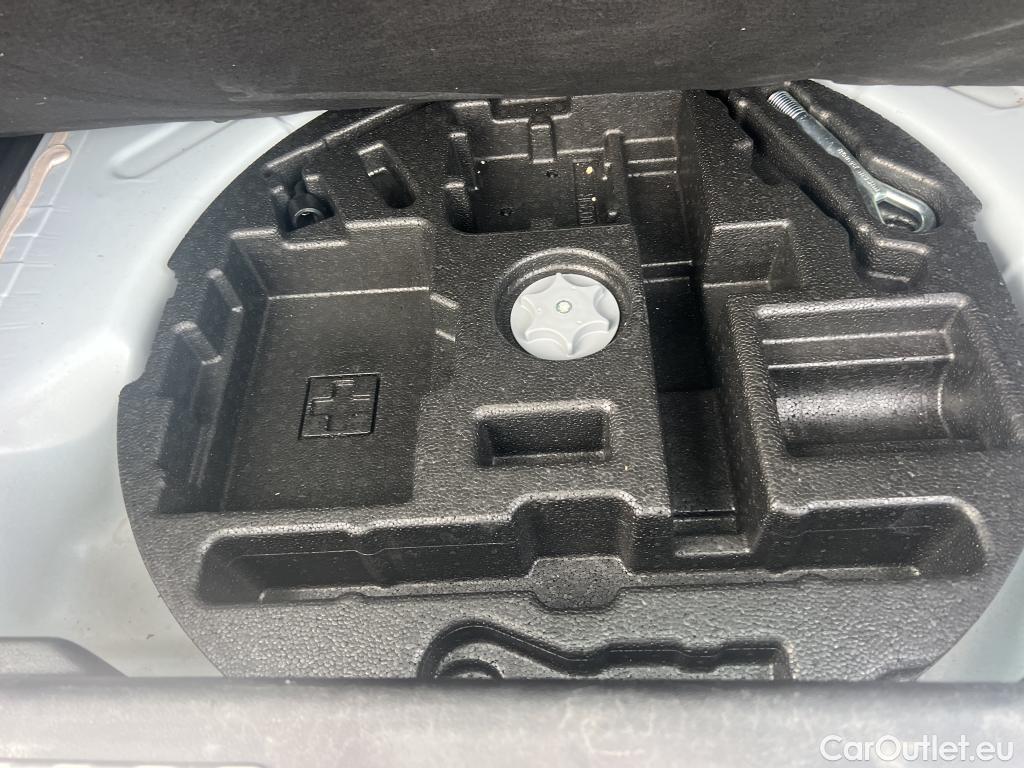  Renault  Kadjar RENAULT  / 2019 / 5P / crossover Zen GPF TCe 103kW (140CV) EDC #9