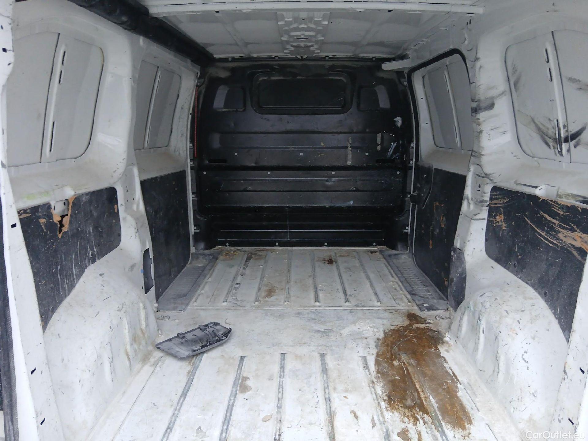  Opel  Vivaro OPEL  / 2019 / 4P / furgón Campaña F2ML 1.5 Diésel 74kW(100CV)M Std Exp #40