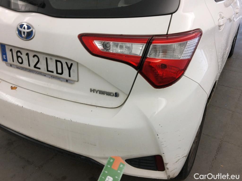  Toyota  Yaris TOYOTA  / 2017 / 5P / berlina con portón 1.5 100H Active #12