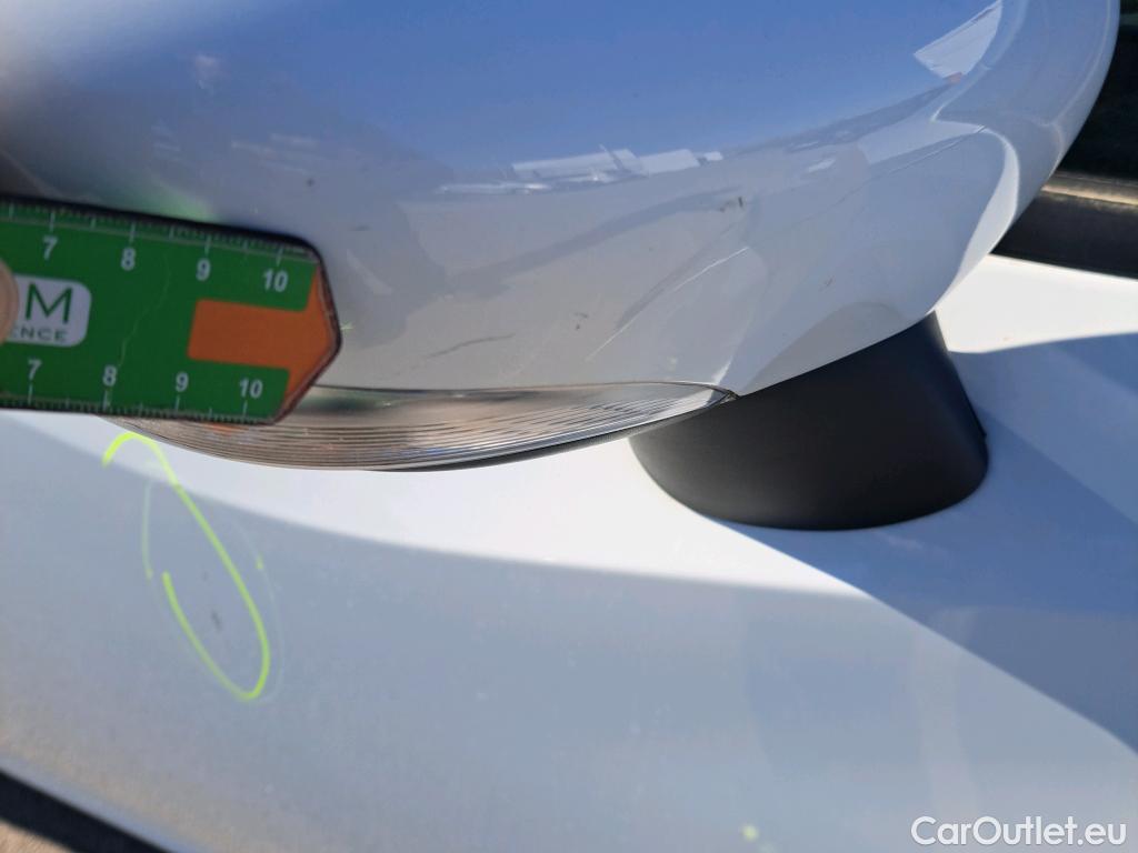  Nissan  Micra NISSAN  / 2017 / 5P / berlina con portón IG-T 68 kW (92 CV) E6D-F Acenta Sprint #48