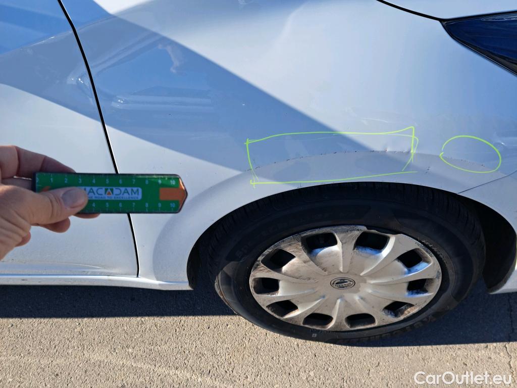  Nissan  Micra NISSAN  / 2017 / 5P / berlina con portón IG-T 68 kW (92 CV) E6D-F Acenta Sprint #32