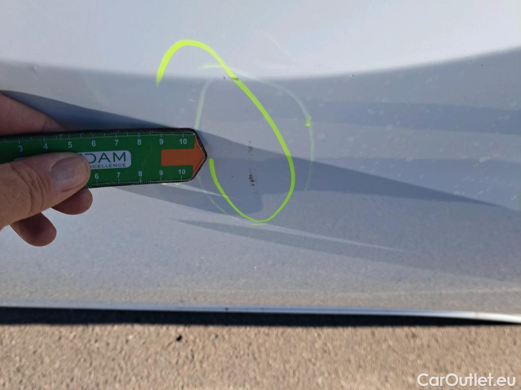  Nissan  Micra NISSAN  / 2017 / 5P / berlina con portón IG-T 68 kW (92 CV) E6D-F Acenta Sprint #29