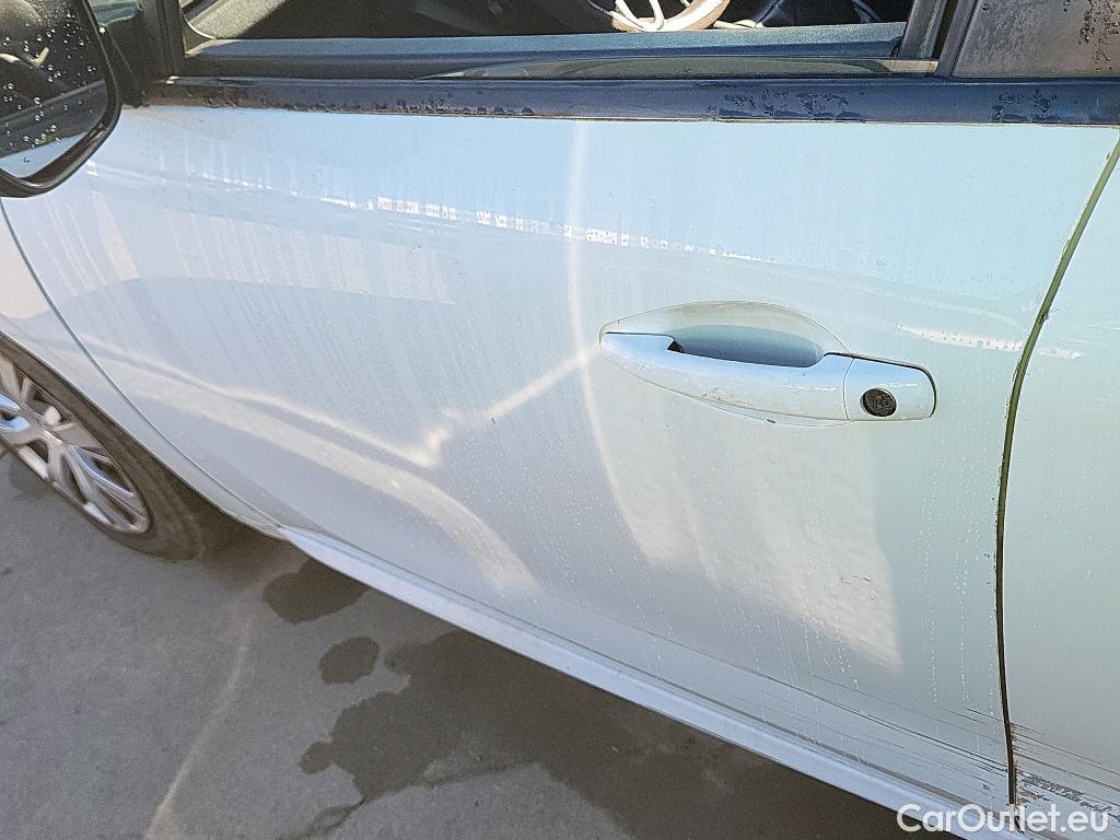  Peugeot  208 PEUGEOT  / 2019 / 5P / berlina con portón BlueHDi 73kW (100CV) Active #14