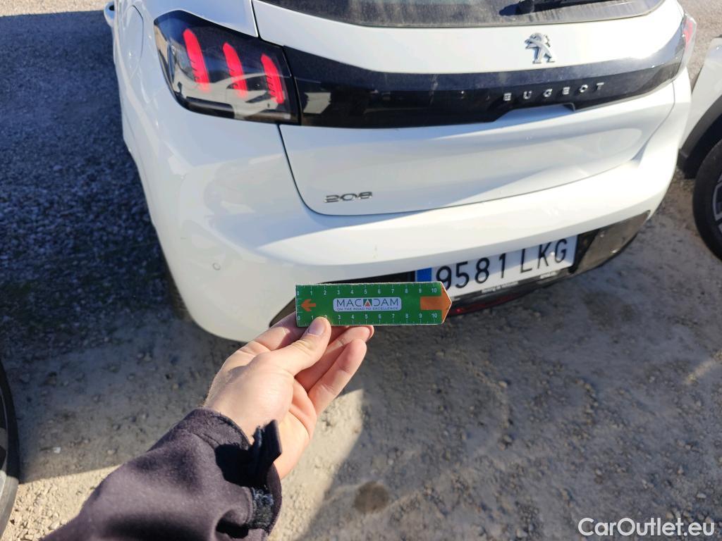  Peugeot  208 PEUGEOT  / 2019 / 5P / berlina con portón BlueHDi 73kW (100CV) Allure #49