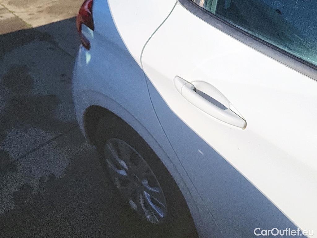  Peugeot  208 PEUGEOT  / 2019 / 5P / berlina con portón BlueHDi 73kW (100CV) Active #22